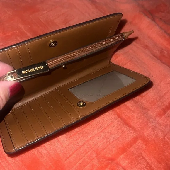 Micheal Kors purse and wallet - Picture 5 of 6